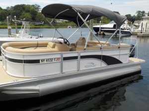 Port side view of a White 21 foot Bennington Model 21 SSRCX with Radius Seating